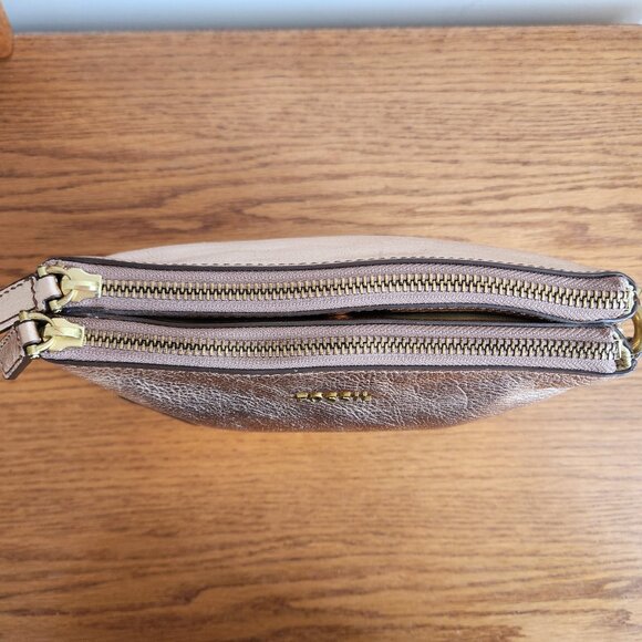 FOSSIL METALLIC ROSE GOLD GENUINE LEATHER  WRISTLET PURSE. - Picture 8 of 11